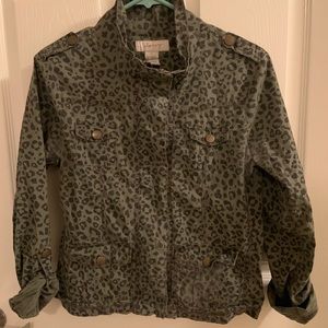 Green and black cheetah print light jacket